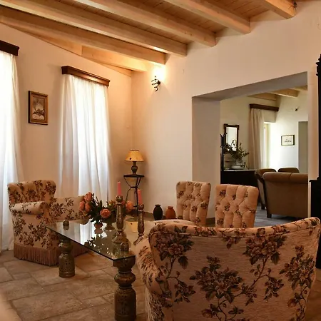 Traditional Corfu House منزل ريفي